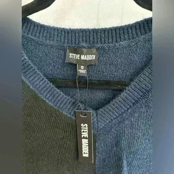 Steve Madden Oversized V Neck Color Block Sweater Size Small Black & Blue NWT - Picture 2 of 5